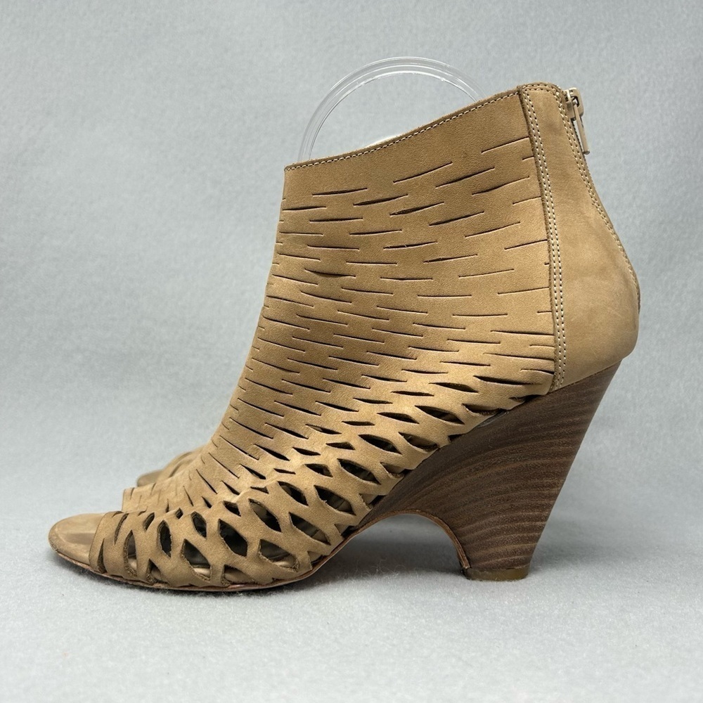 Barneys New York Tan Leather Cutout Ella Ankle Boots Women’s Size EU 38